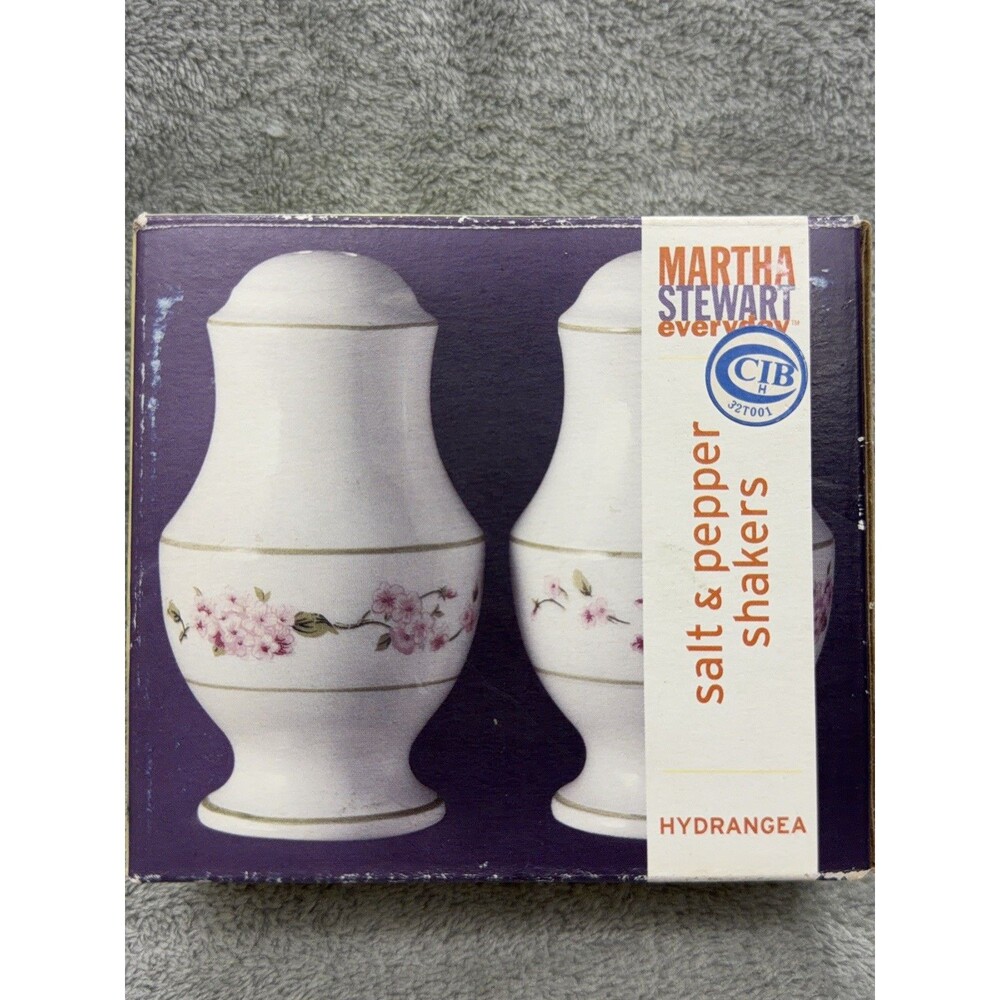 Martha Stewart Everyday Salt And Pepper Shakers Hydrangea Pattern New Old Stock